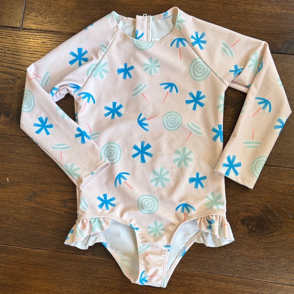 Pearl Street Swim - Girls' Pink Beach Umbrellas Swimsuit Rashguard - Size: 5/6